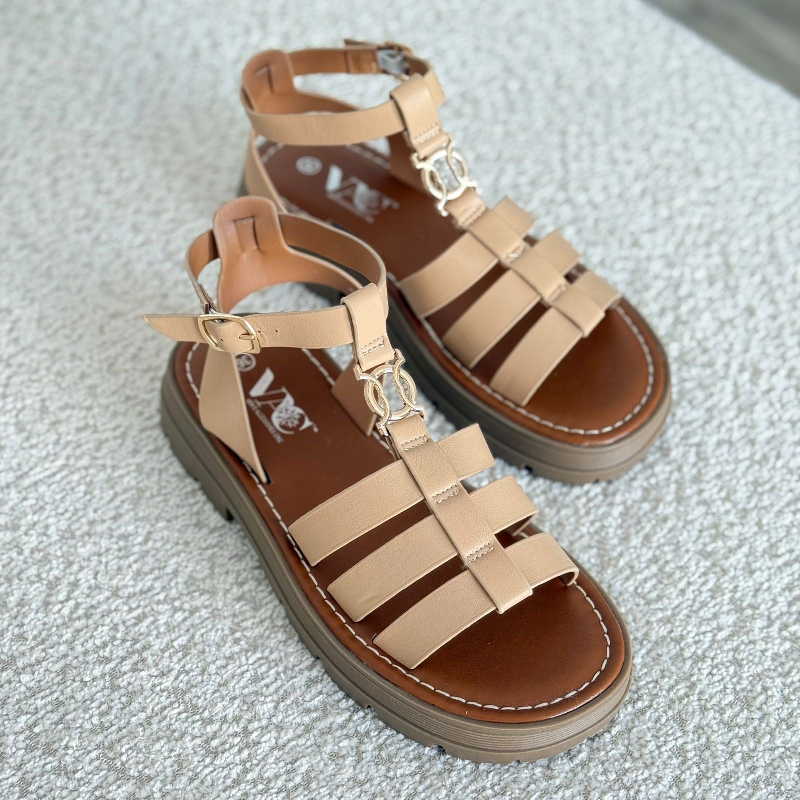 Ivory Voyager Sandales