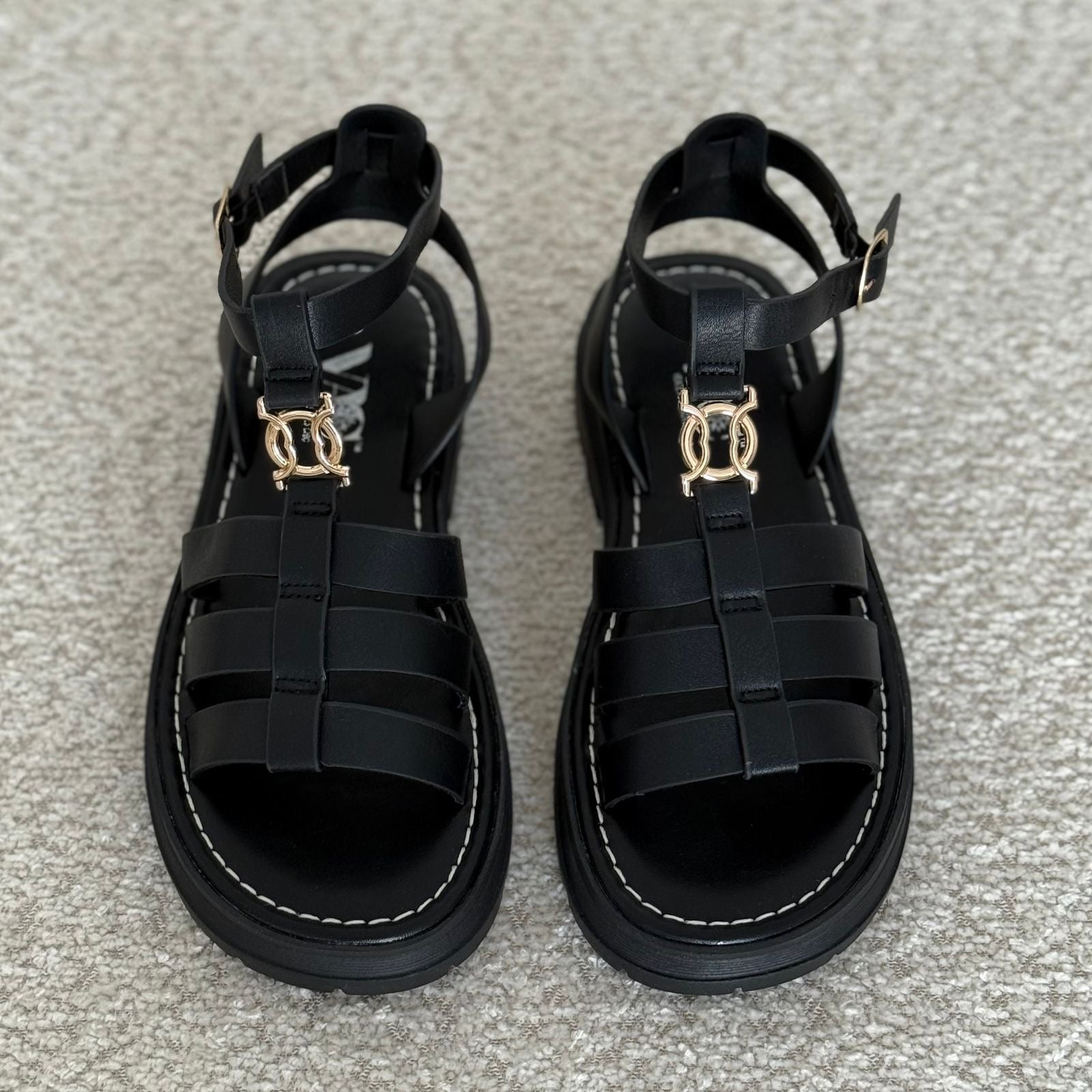 Ivory Voyager Sandales
