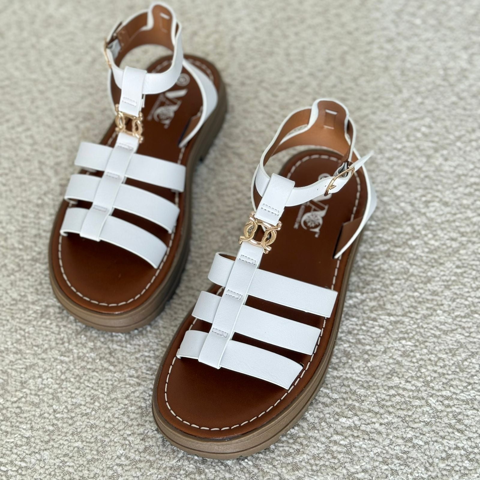 Ivory Voyager Sandales