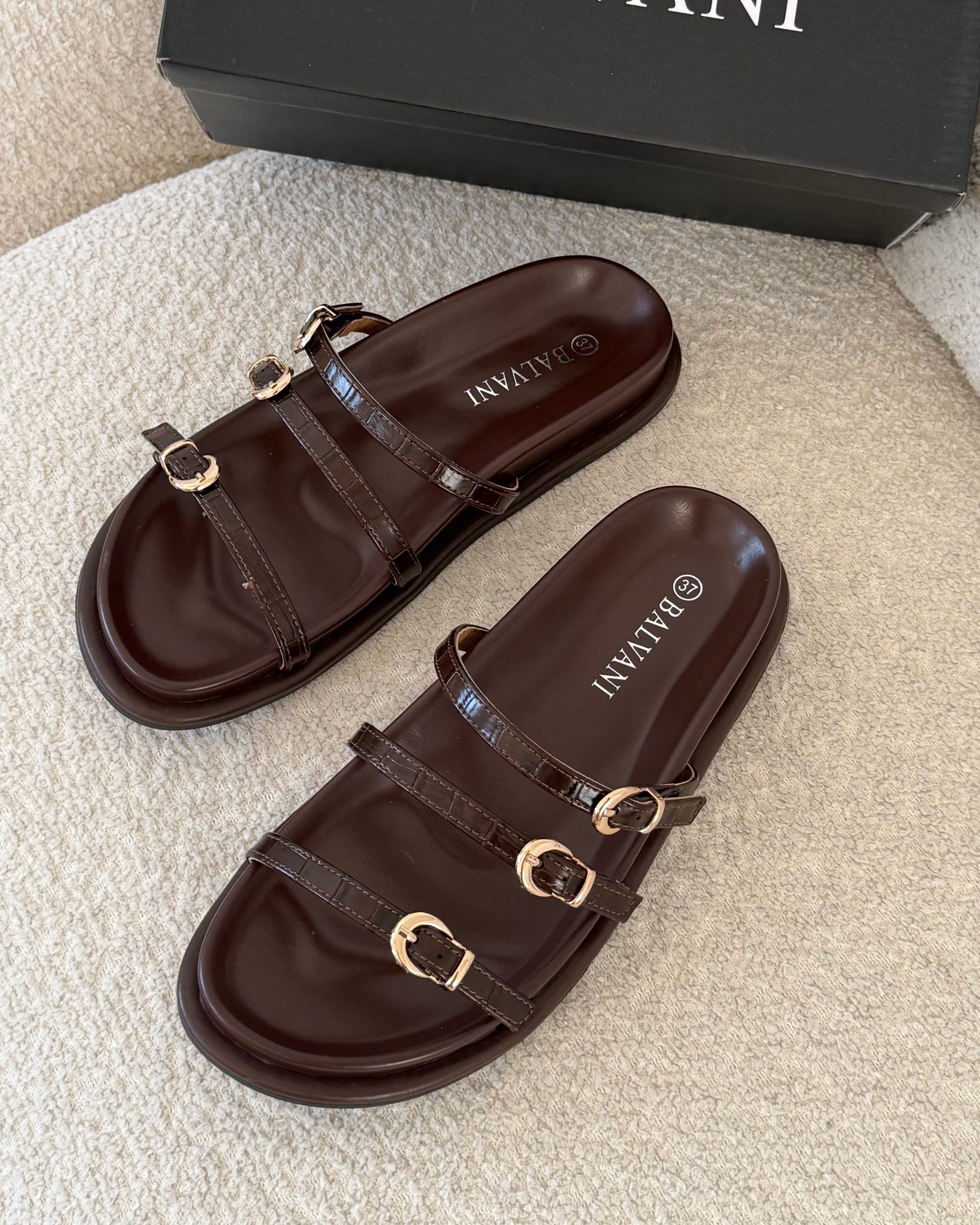 mules croco marron