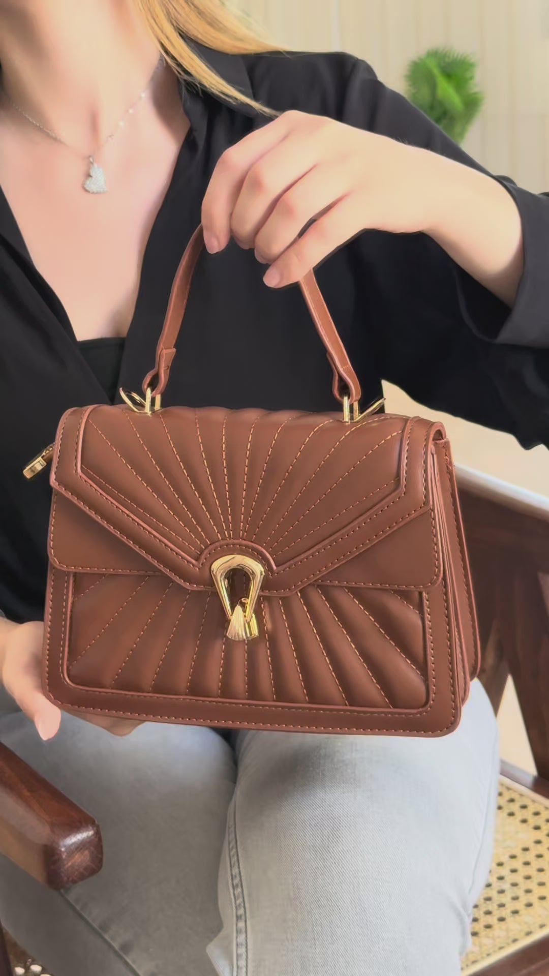 Charger la vidéo : SUN Bag Brown