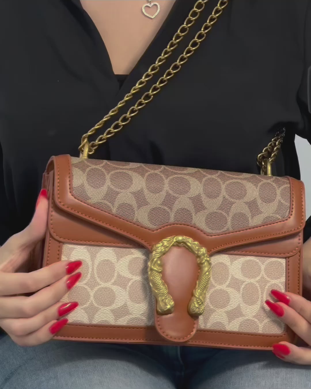 Charger la vidéo : Sac Bandoulière signature marron