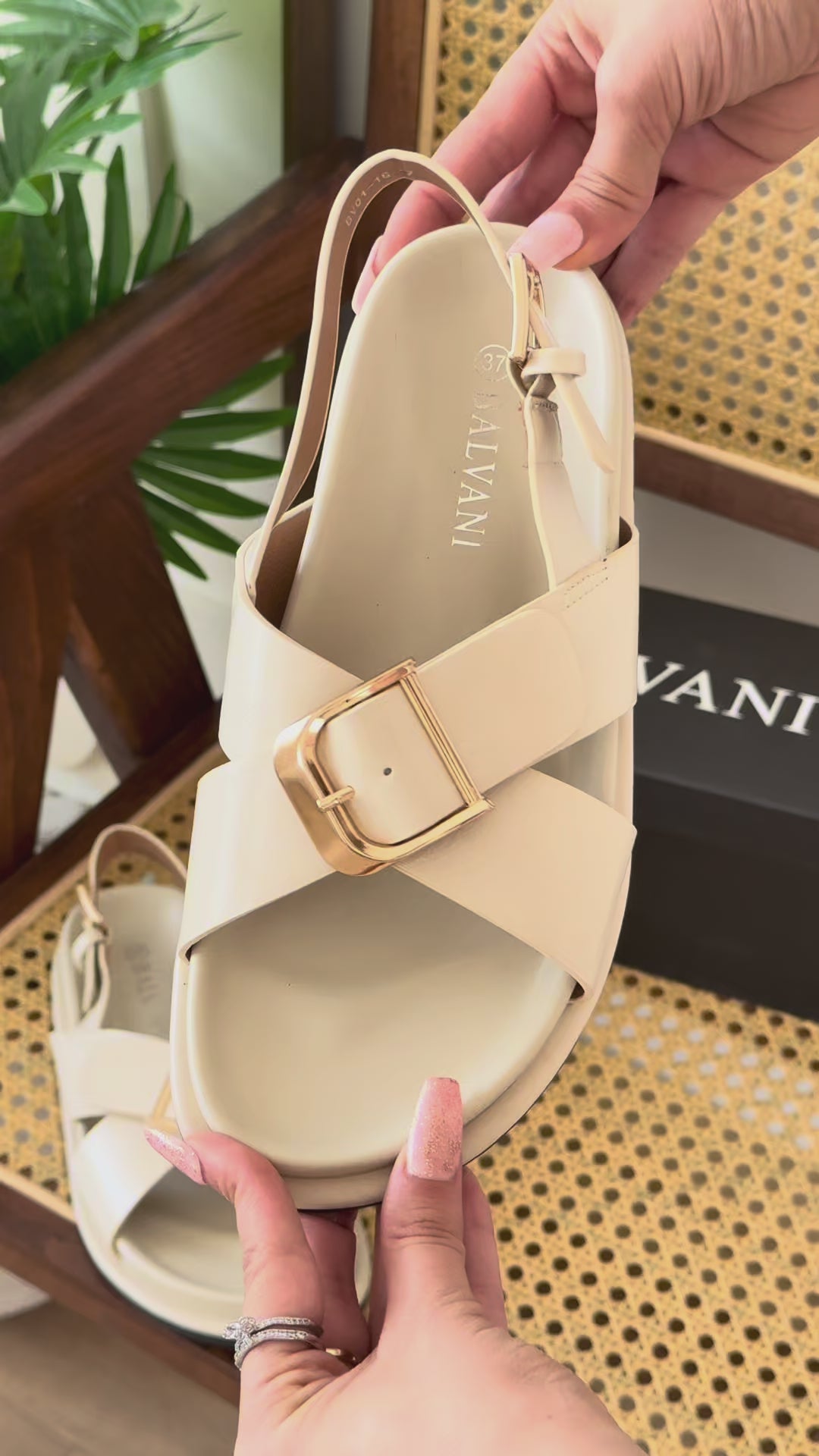 Charger la vidéo : Sandales lucy blanc sale