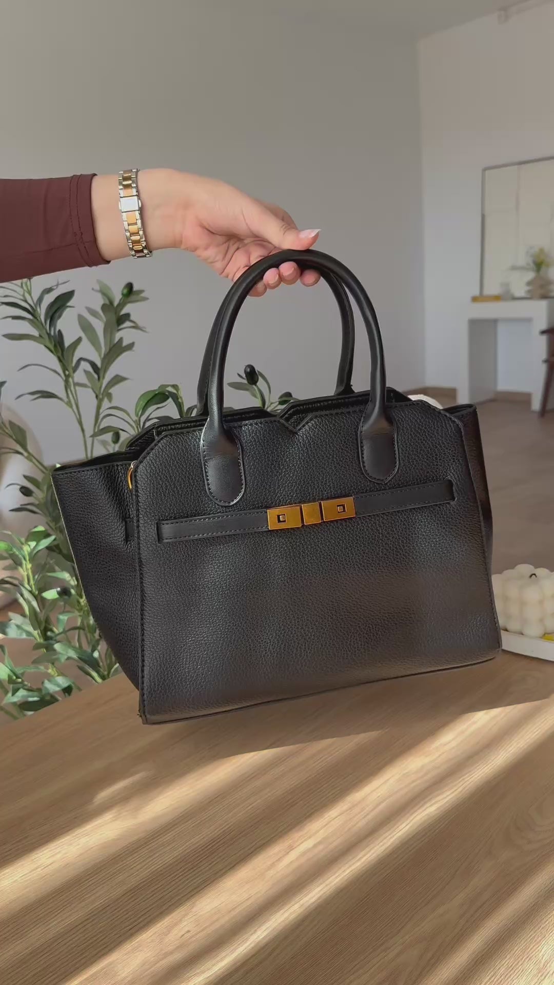 Charger la vidéo : The Scarf Bag Black