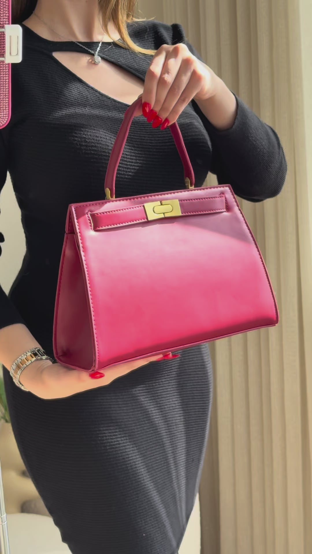 Charger la vidéo : Sac le signature rouge
