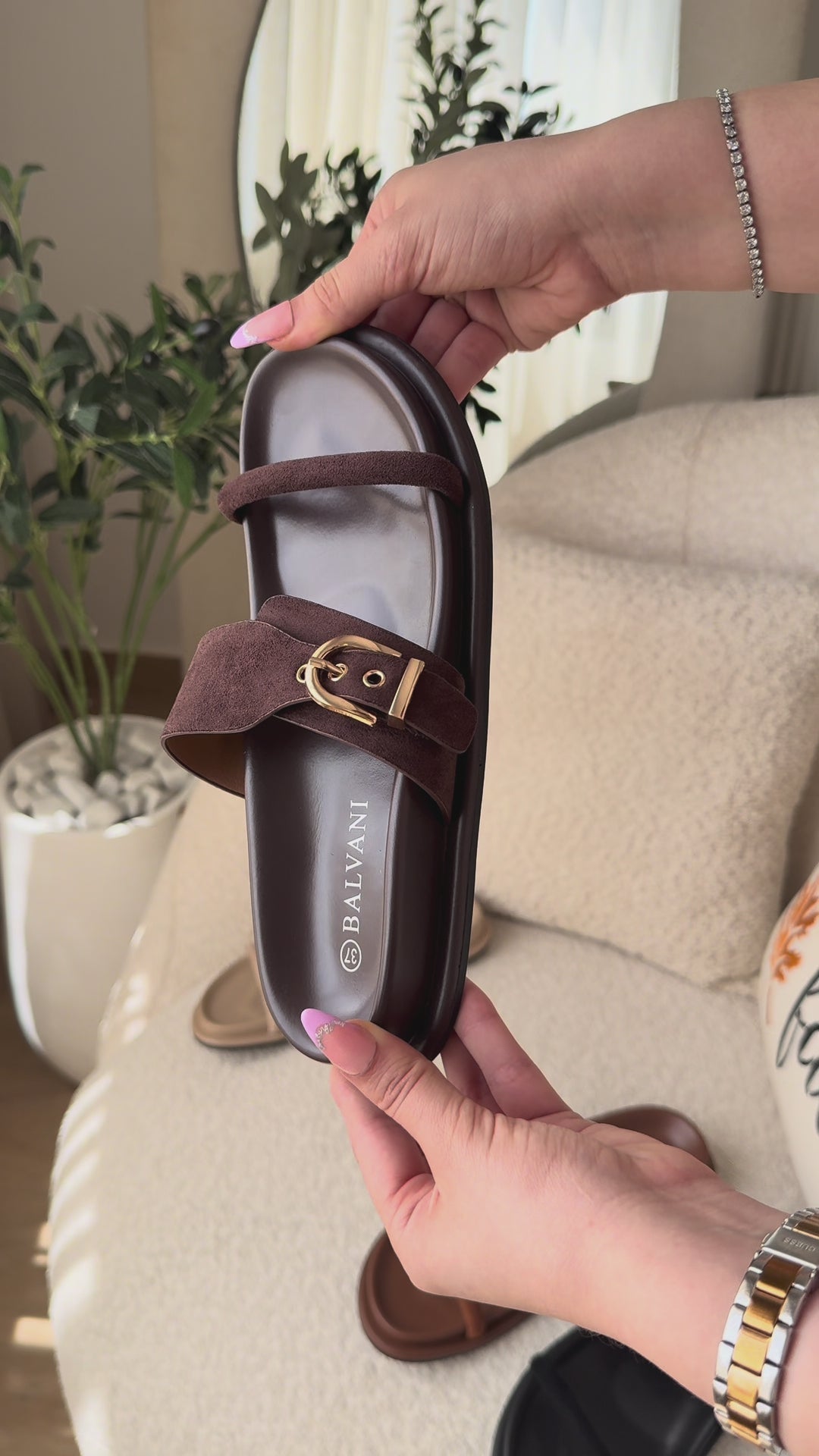 Charger la vidéo : Mules asiatique Marron