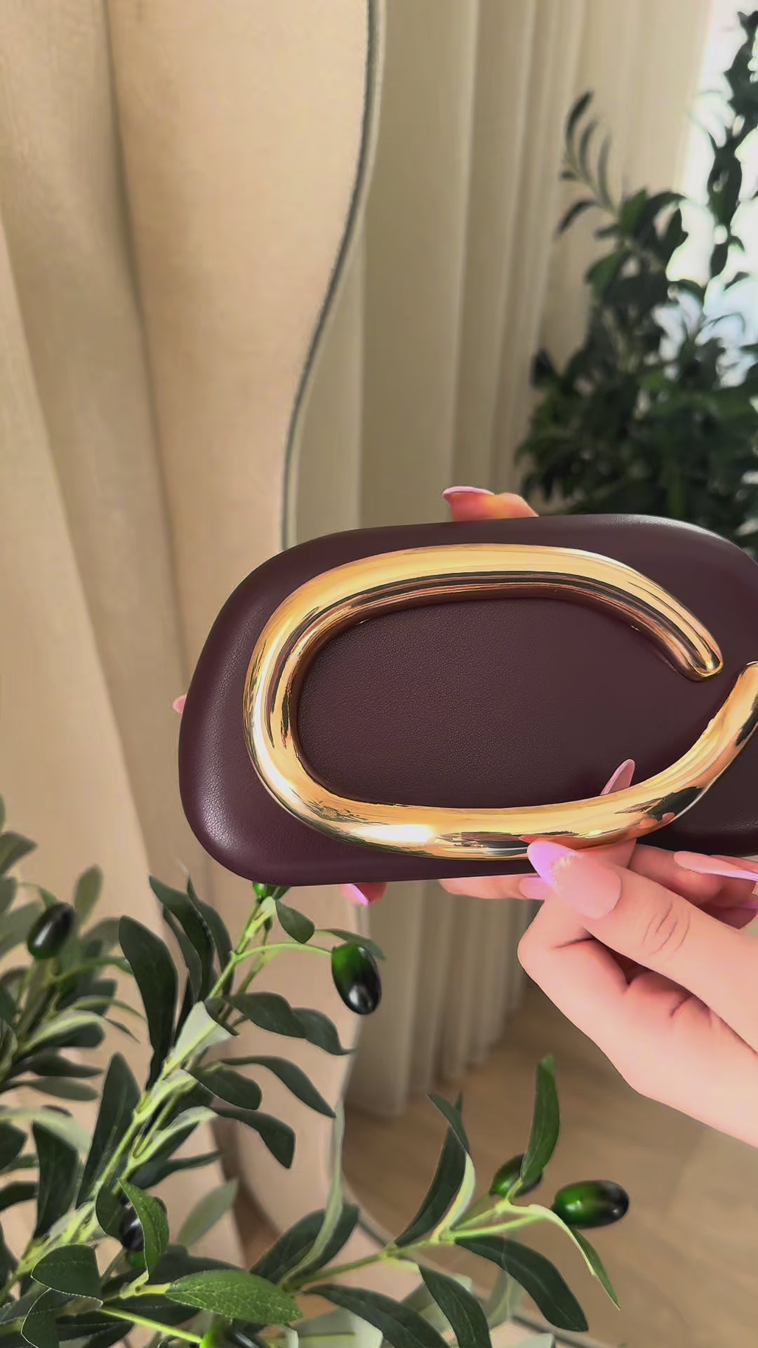 Charger la vidéo : Pochette Soirée burgundy