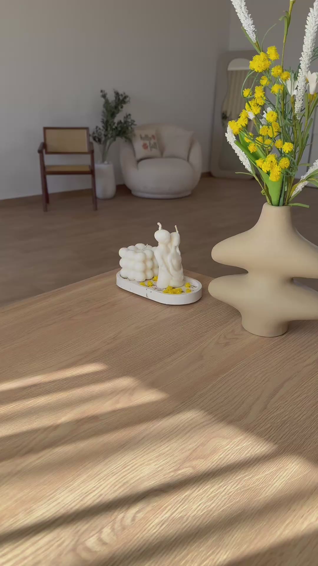 Charger la vidéo : Sac Le Panier de Soie Beige