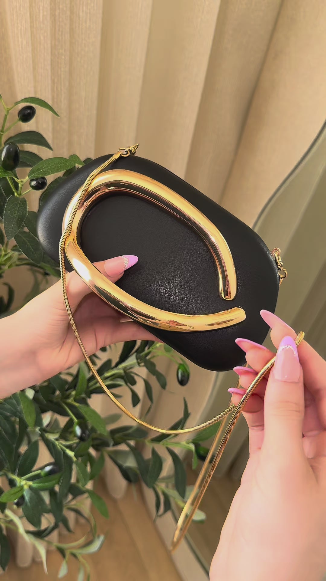 Charger la vidéo : Pochette Soirée Noir